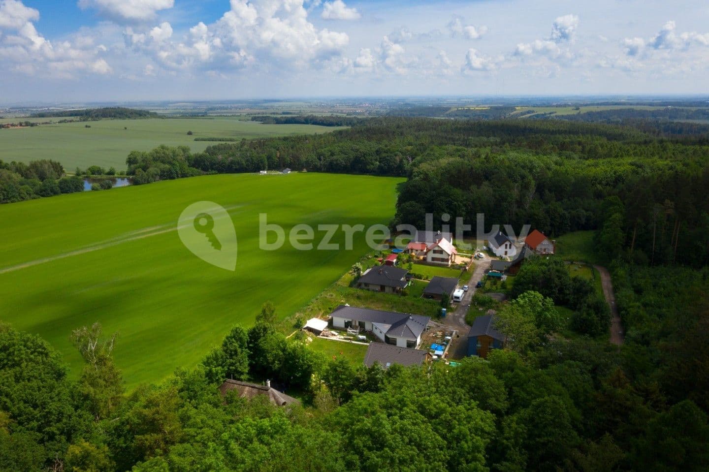 Predaj pozemku 433 m², Hradešín, Středočeský kraj