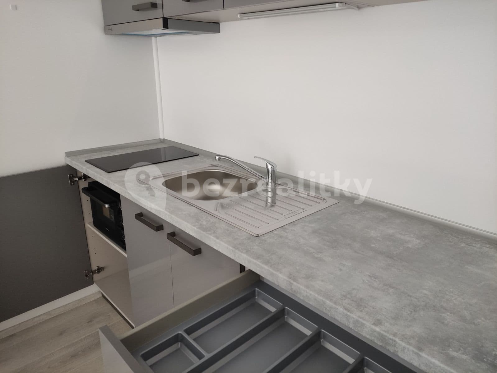 Prenájom bytu 1-izbový 30 m², Edmunda Husserla, Olomouc, Olomoucký kraj Prenájom bytu 1-izbový 30 m², Edmunda Husserla, Olomouc, Olomoucký kraj