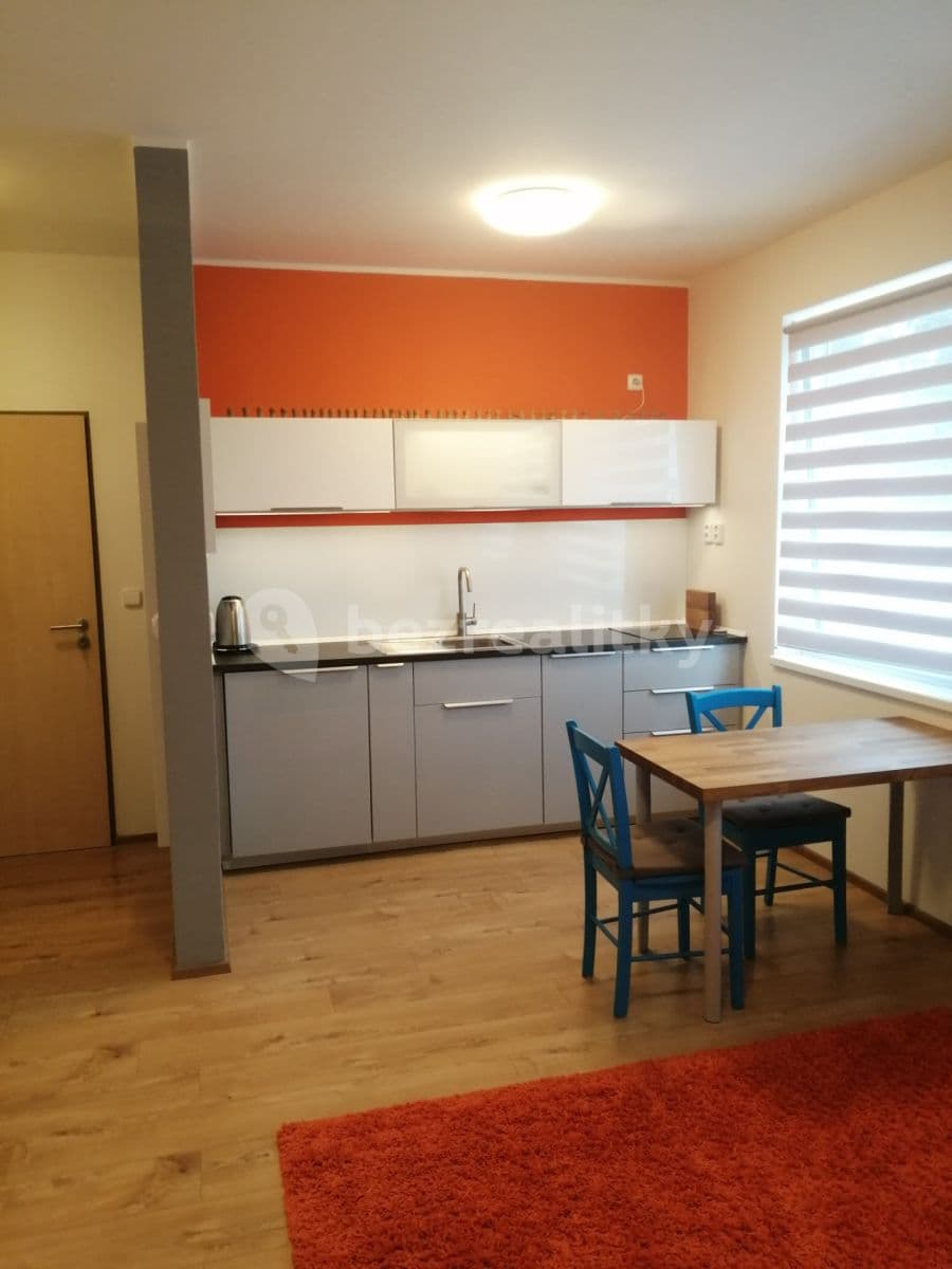 Prenájom bytu 1-izbový 32 m², Lipanská, Říčany, Středočeský kraj Prenájom bytu 1-izbový 32 m², Lipanská, Říčany, Středočeský kraj