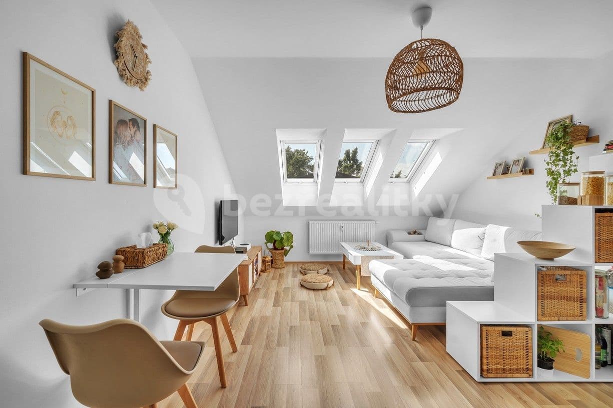 Prenájom bytu 2-izbový 36 m², Pod Labuťkou, Praha, Praha Prenájom bytu 2-izbový 36 m², Pod Labuťkou, Praha, Praha