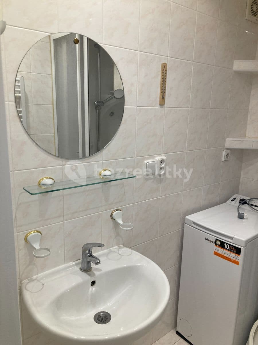 Prenájom bytu 1-izbový 36 m², Ouholická, Praha, Praha Prenájom bytu 1-izbový 36 m², Ouholická, Praha, Praha