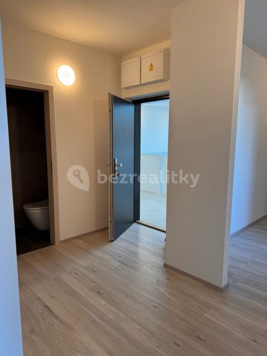 Prenájom bytu 3-izbový 90 m², Oldřichovská, Praha, Praha Prenájom bytu 3-izbový 90 m², Oldřichovská, Praha, Praha