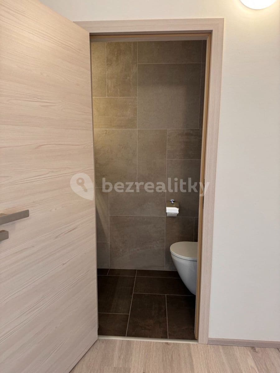 Prenájom bytu 3-izbový 90 m², Oldřichovská, Praha, Praha Prenájom bytu 3-izbový 90 m², Oldřichovská, Praha, Praha