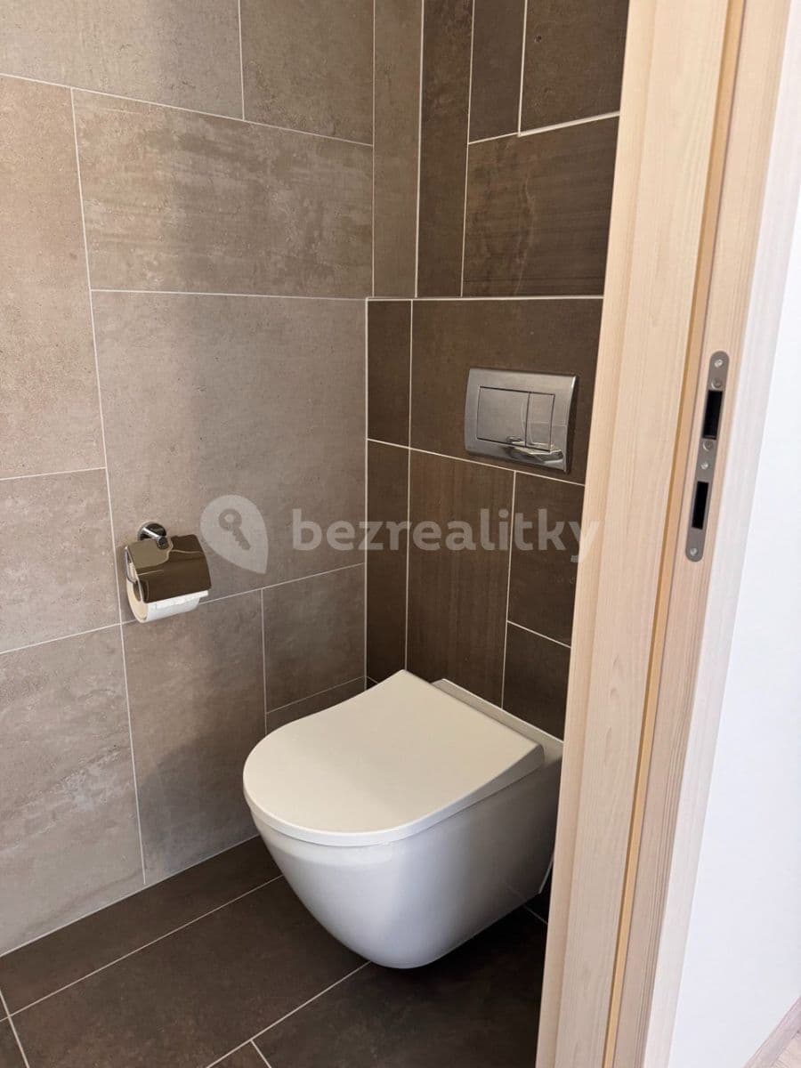 Prenájom bytu 3-izbový 90 m², Oldřichovská, Praha, Praha Prenájom bytu 3-izbový 90 m², Oldřichovská, Praha, Praha