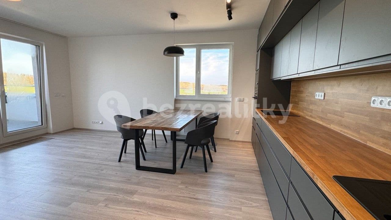 Prenájom bytu 3-izbový 90 m², Oldřichovská, Praha, Praha Prenájom bytu 3-izbový 90 m², Oldřichovská, Praha, Praha