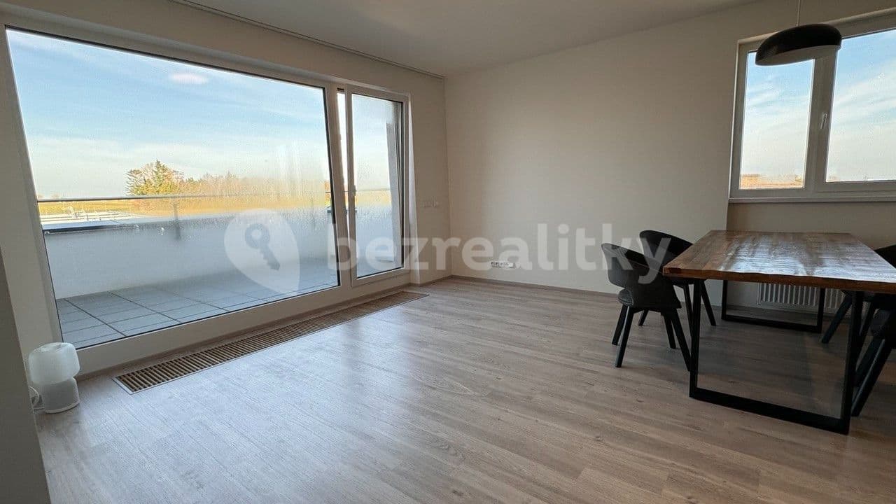 Prenájom bytu 3-izbový 90 m², Oldřichovská, Praha, Praha Prenájom bytu 3-izbový 90 m², Oldřichovská, Praha, Praha