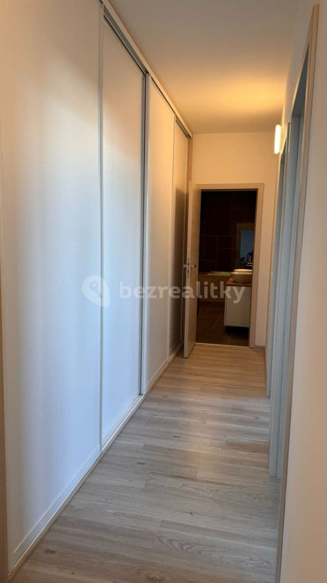 Prenájom bytu 3-izbový 90 m², Oldřichovská, Praha, Praha Prenájom bytu 3-izbový 90 m², Oldřichovská, Praha, Praha