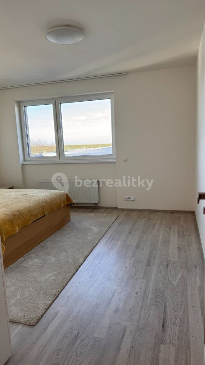 Prenájom bytu 3-izbový 90 m², Oldřichovská, Praha, Praha Prenájom bytu 3-izbový 90 m², Oldřichovská, Praha, Praha