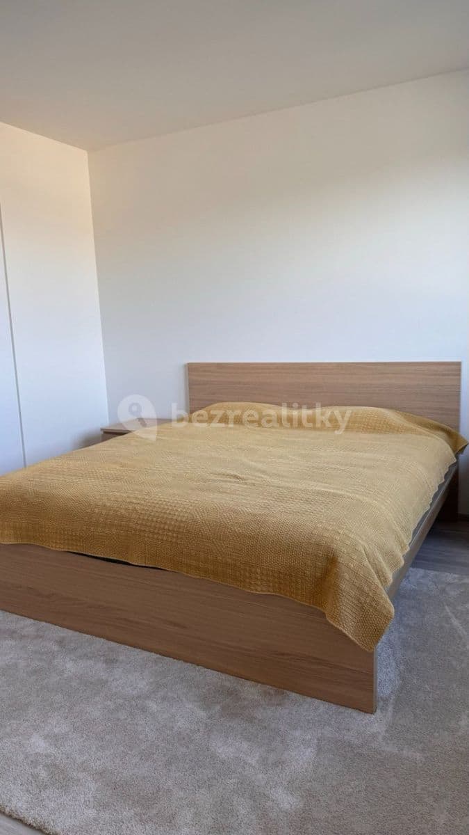 Prenájom bytu 3-izbový 90 m², Oldřichovská, Praha, Praha Prenájom bytu 3-izbový 90 m², Oldřichovská, Praha, Praha