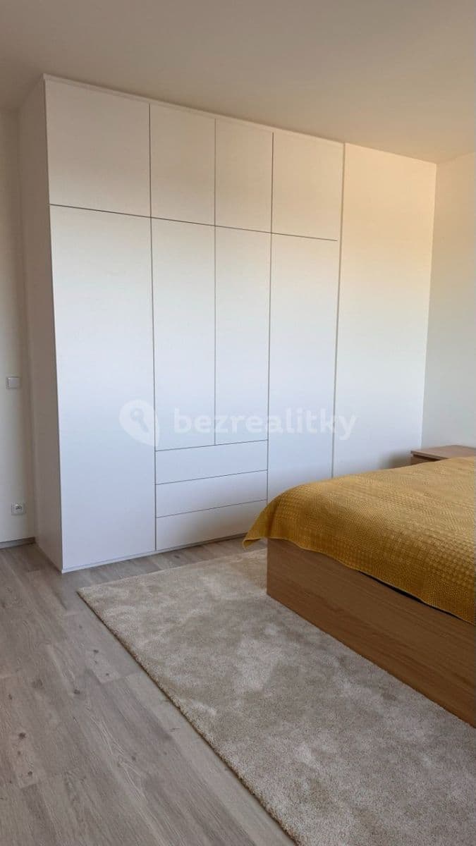 Prenájom bytu 3-izbový 90 m², Oldřichovská, Praha, Praha Prenájom bytu 3-izbový 90 m², Oldřichovská, Praha, Praha