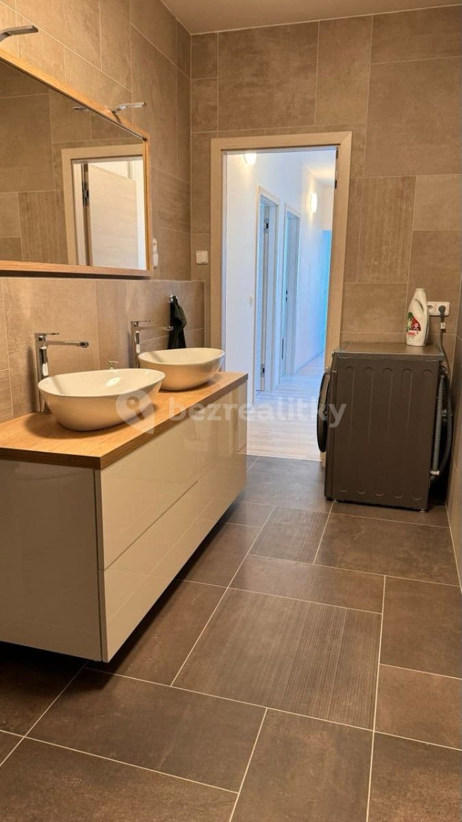 Prenájom bytu 3-izbový 90 m², Oldřichovská, Praha, Praha Prenájom bytu 3-izbový 90 m², Oldřichovská, Praha, Praha