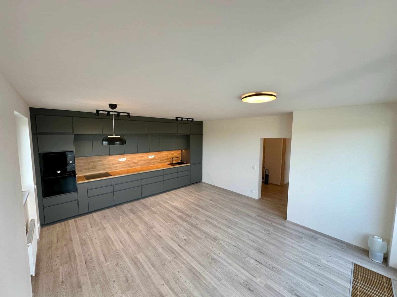 Prenájom bytu 3-izbový 90 m², Oldřichovská, Praha, Praha Prenájom bytu 3-izbový 90 m², Oldřichovská, Praha, Praha