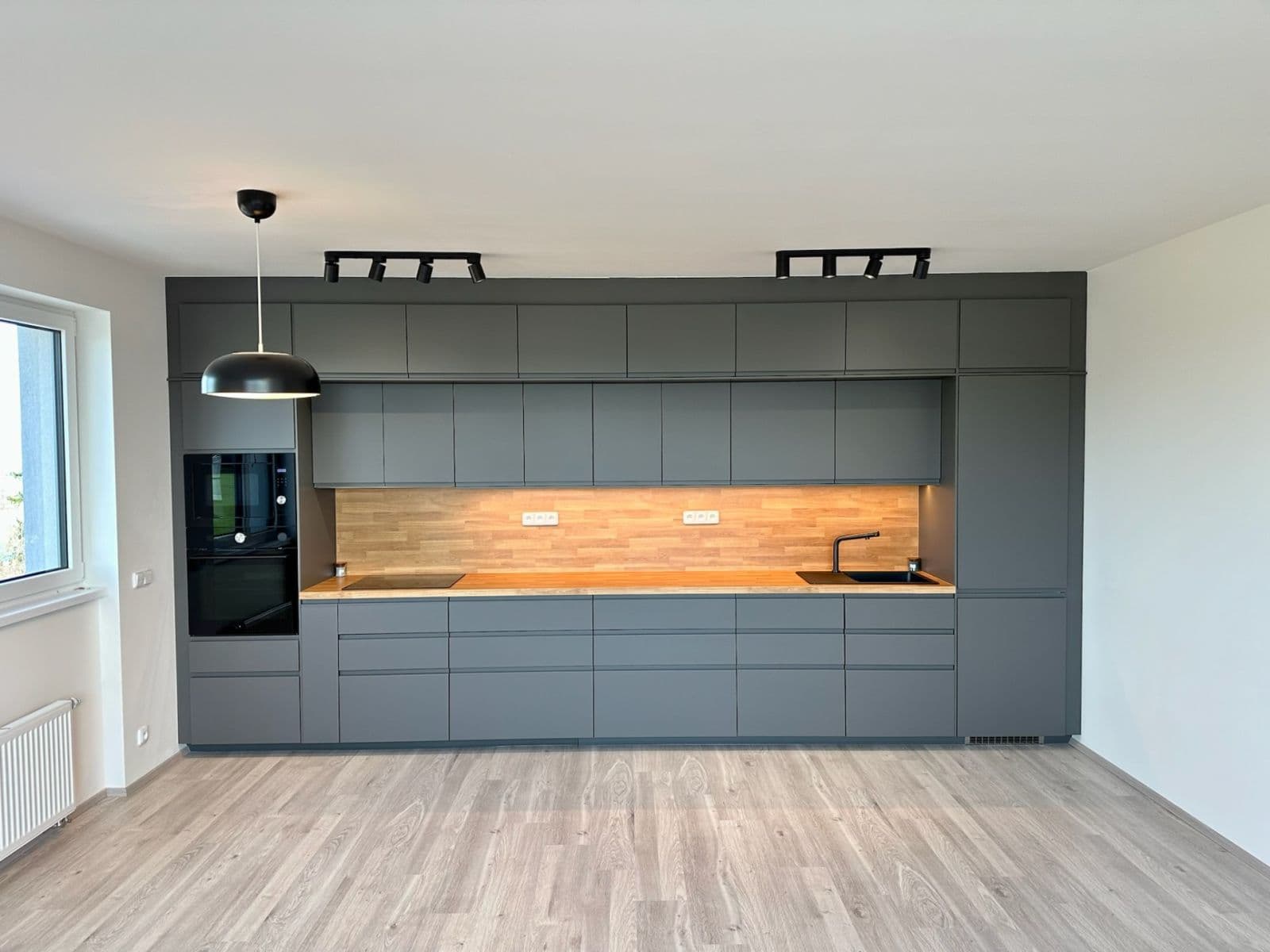 Prenájom bytu 3-izbový 90 m², Oldřichovská, Praha, Praha Prenájom bytu 3-izbový 90 m², Oldřichovská, Praha, Praha