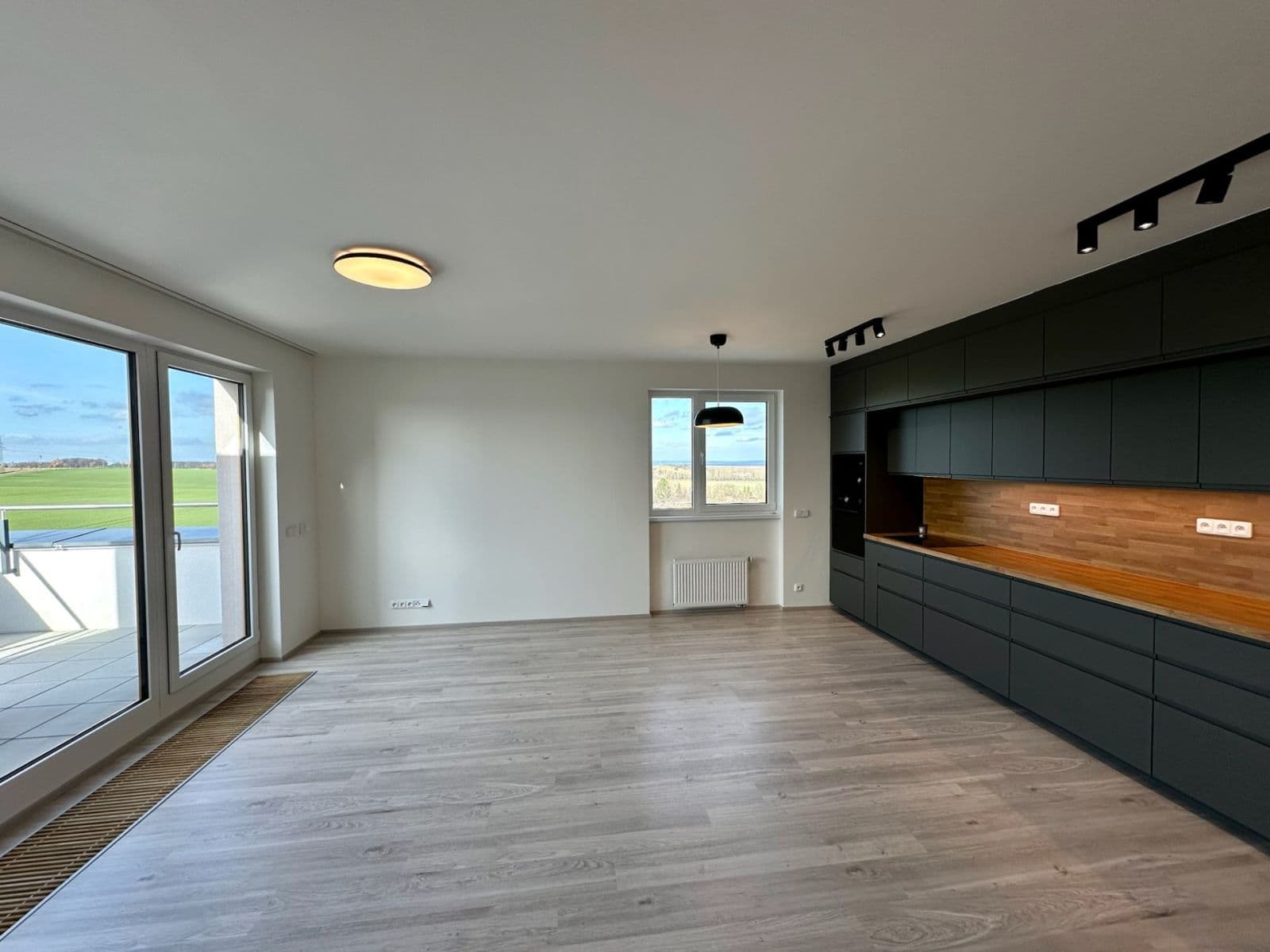 Prenájom bytu 3-izbový 90 m², Oldřichovská, Praha, Praha Prenájom bytu 3-izbový 90 m², Oldřichovská, Praha, Praha
