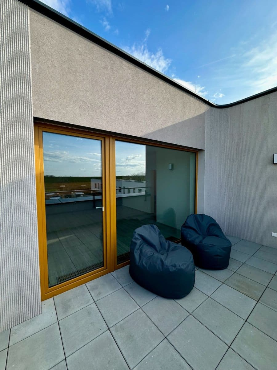 Prenájom bytu 3-izbový 90 m², Oldřichovská, Praha, Praha Prenájom bytu 3-izbový 90 m², Oldřichovská, Praha, Praha