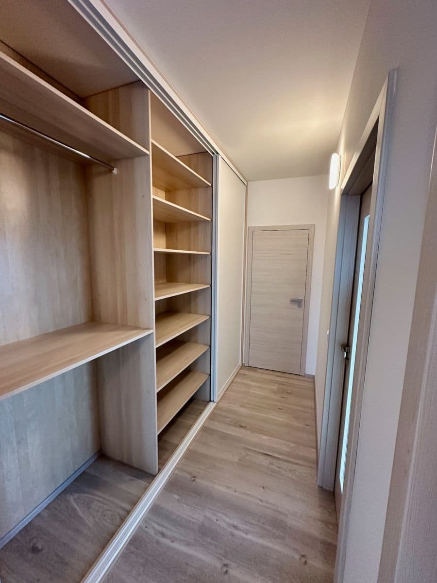 Prenájom bytu 3-izbový 90 m², Oldřichovská, Praha, Praha Prenájom bytu 3-izbový 90 m², Oldřichovská, Praha, Praha