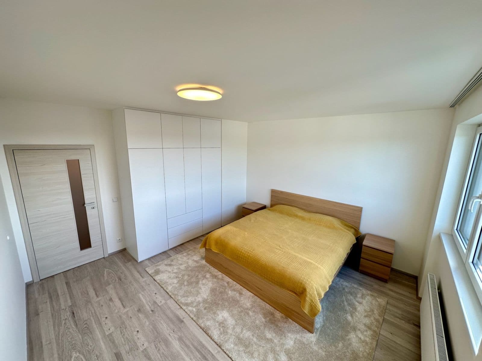 Prenájom bytu 3-izbový 90 m², Oldřichovská, Praha, Praha Prenájom bytu 3-izbový 90 m², Oldřichovská, Praha, Praha