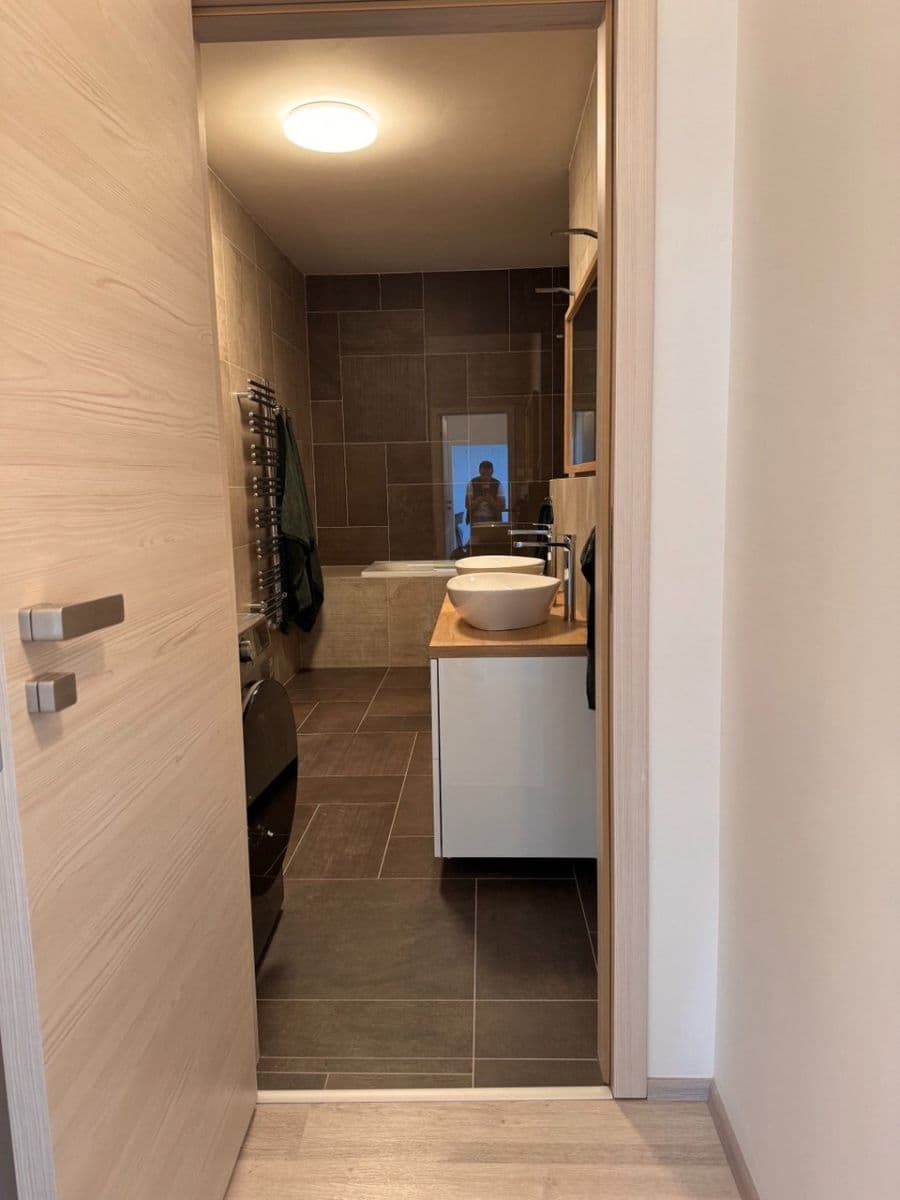Prenájom bytu 3-izbový 90 m², Oldřichovská, Praha, Praha Prenájom bytu 3-izbový 90 m², Oldřichovská, Praha, Praha