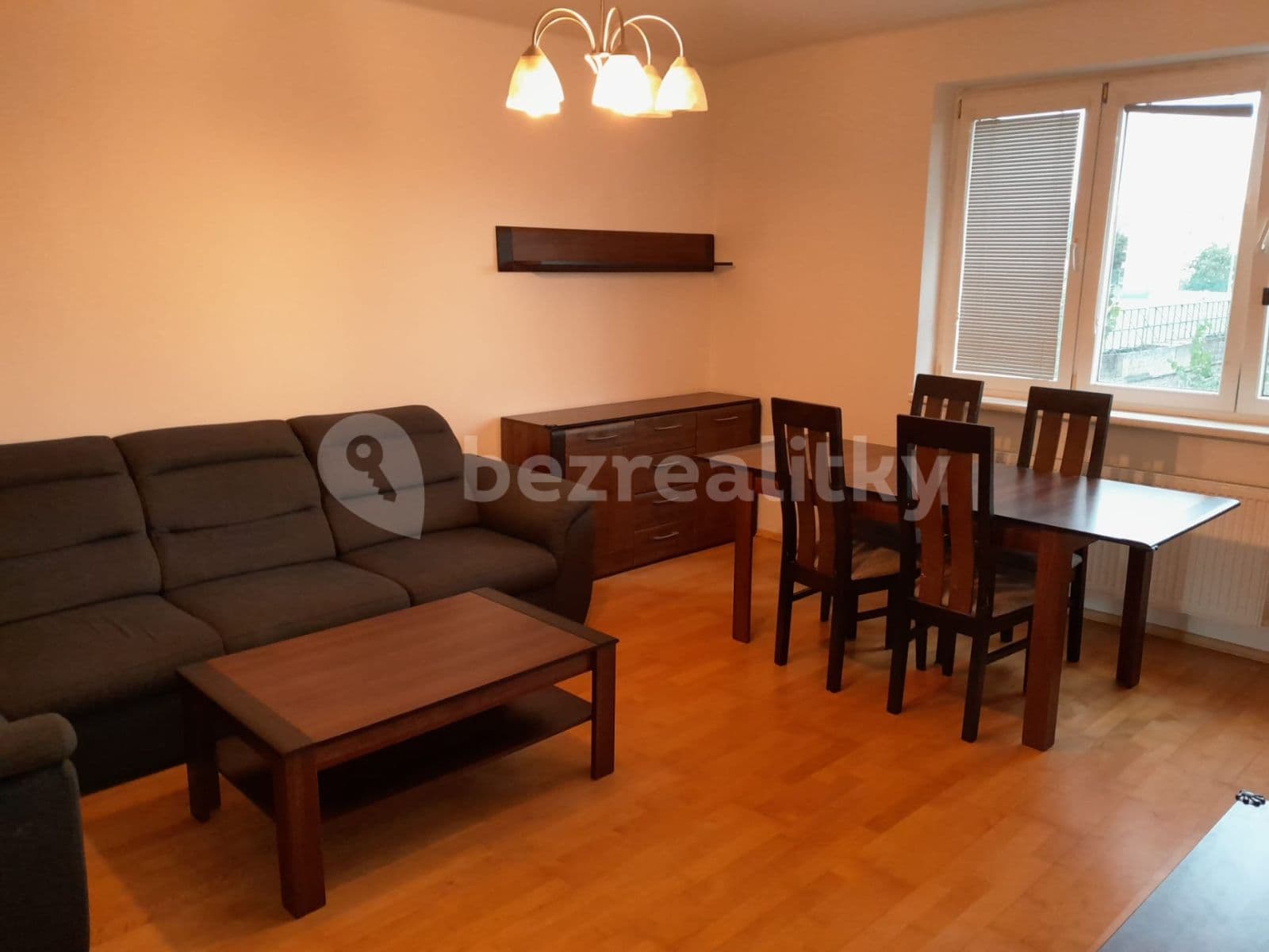 Prenájom bytu 4-izbový 88 m², Osadní, Praha, Praha Prenájom bytu 4-izbový 88 m², Osadní, Praha, Praha