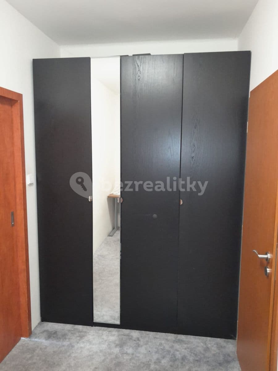 Prenájom bytu 4-izbový 88 m², Osadní, Praha, Praha Prenájom bytu 4-izbový 88 m², Osadní, Praha, Praha