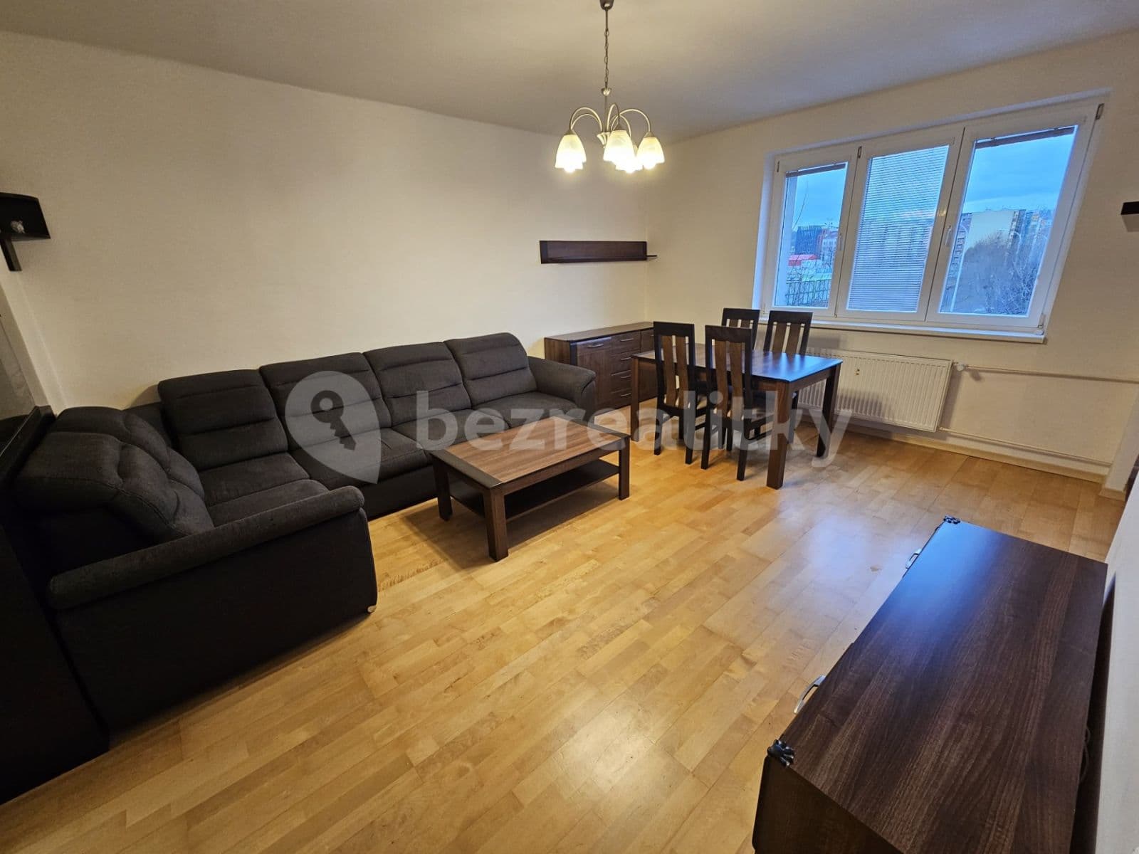 Prenájom bytu 4-izbový 88 m², Osadní, Praha, Praha Prenájom bytu 4-izbový 88 m², Osadní, Praha, Praha