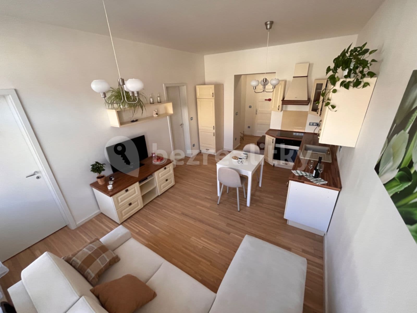 Prenájom bytu 2-izbový 40 m², Bořivojova, Praha, Praha Prenájom bytu 2-izbový 40 m², Bořivojova, Praha, Praha