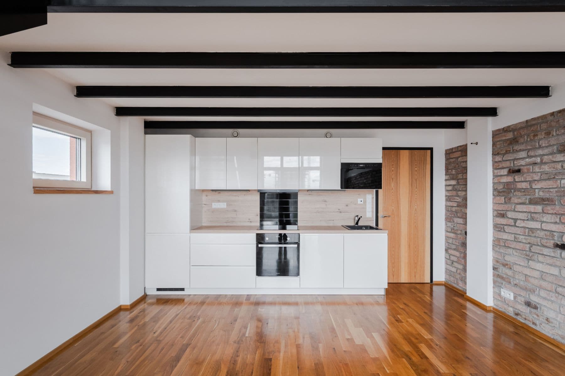 Prenájom bytu 3-izbový 94 m², Ambrožova, Praha, Praha Prenájom bytu 3-izbový 94 m², Ambrožova, Praha, Praha