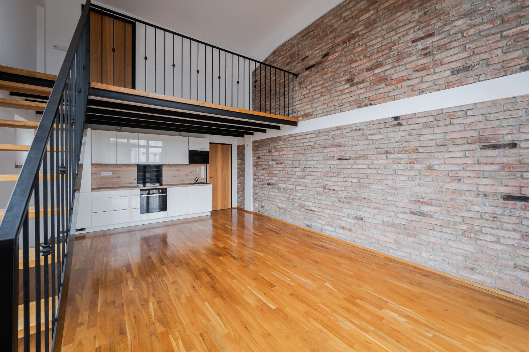 Prenájom bytu 3-izbový 94 m², Ambrožova, Praha, Praha Prenájom bytu 3-izbový 94 m², Ambrožova, Praha, Praha