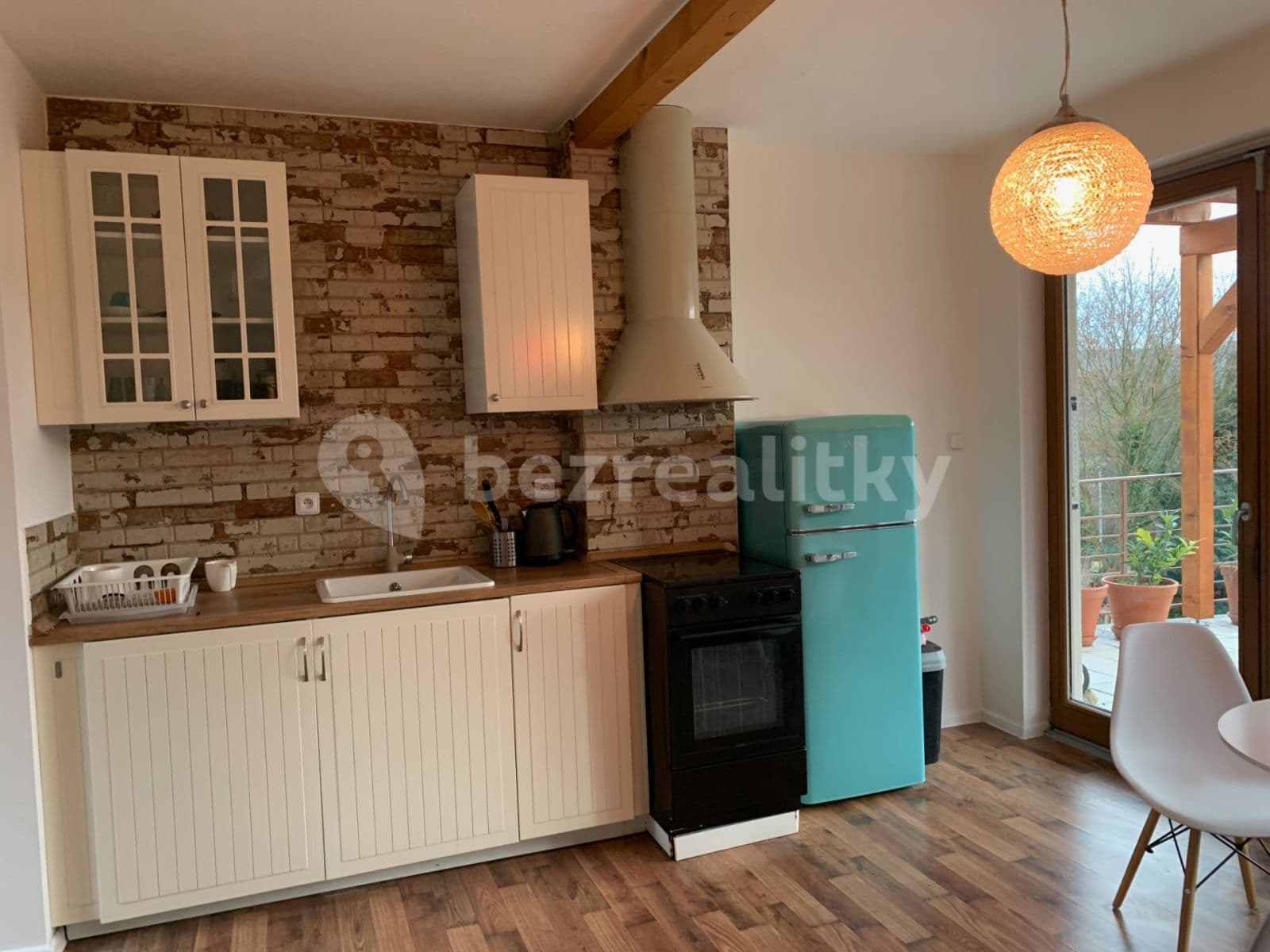 Prenájom bytu 4-izbový 75 m², Poštovní, Černošice, Středočeský kraj Prenájom bytu 4-izbový 75 m², Poštovní, Černošice, Středočeský kraj