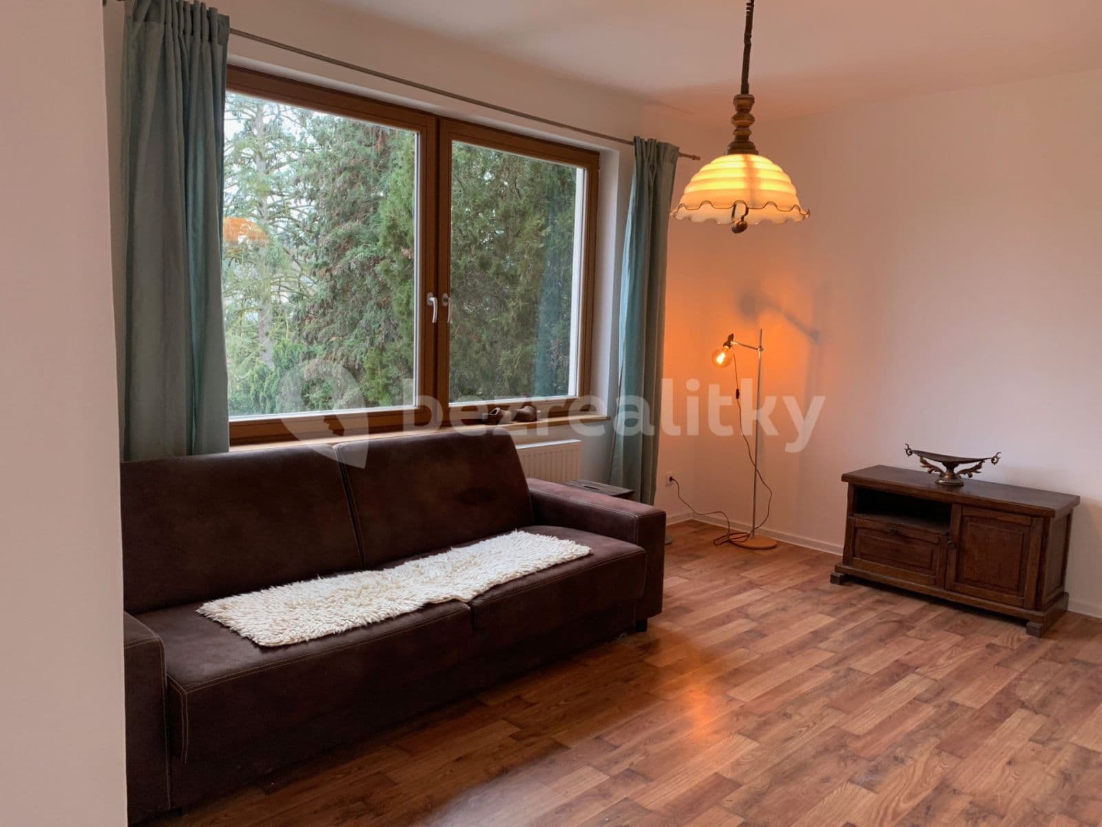 Prenájom bytu 4-izbový 75 m², Poštovní, Černošice, Středočeský kraj Prenájom bytu 4-izbový 75 m², Poštovní, Černošice, Středočeský kraj