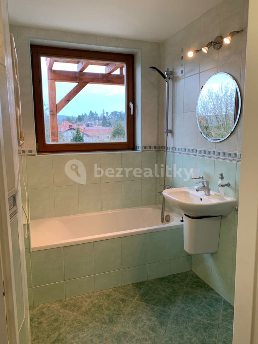 Prenájom bytu 4-izbový 75 m², Poštovní, Černošice, Středočeský kraj Prenájom bytu 4-izbový 75 m², Poštovní, Černošice, Středočeský kraj