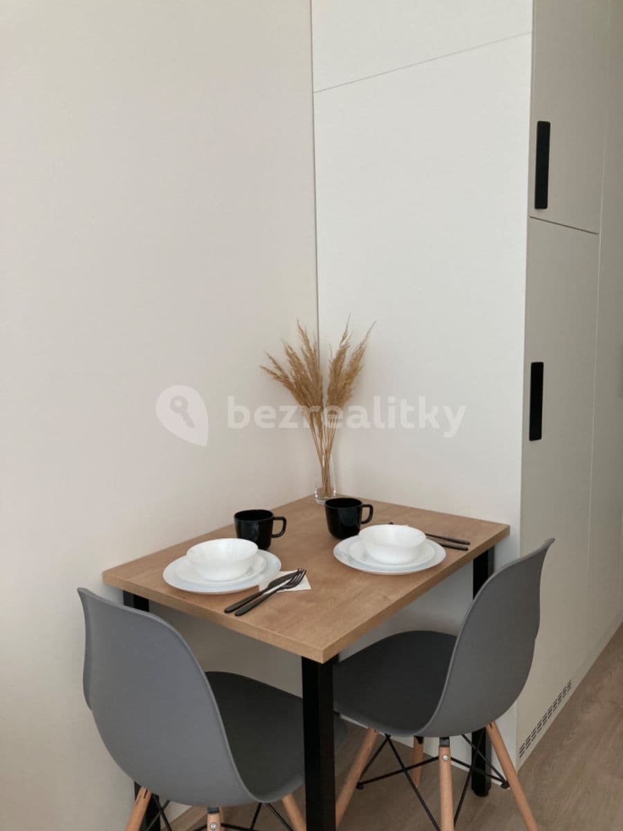 Prenájom bytu 1-izbový 20 m², Plzeňská, Praha, Praha Prenájom bytu 1-izbový 20 m², Plzeňská, Praha, Praha