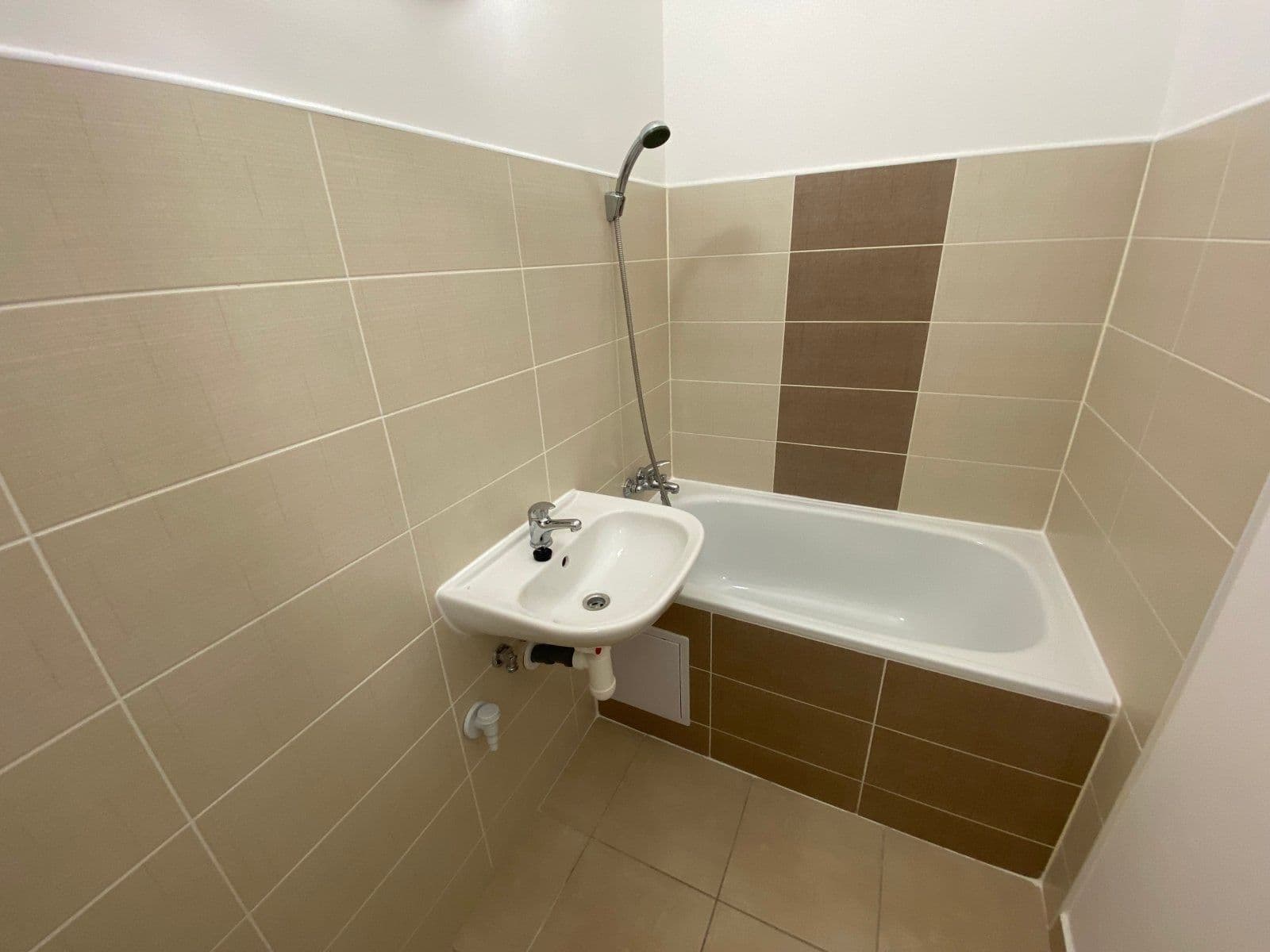 Prenájom bytu 1-izbový 28 m², Okružní, Orlová, Moravskoslezský kraj Prenájom bytu 1-izbový 28 m², Okružní, Orlová, Moravskoslezský kraj