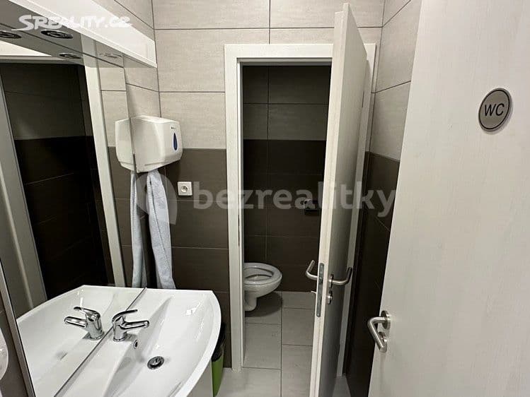 Prenájom nebytového priestoru 77 m², Horní náměstí, Divišov, Středočeský kraj Prenájom nebytového priestoru 77 m², Horní náměstí, Divišov, Středočeský kraj