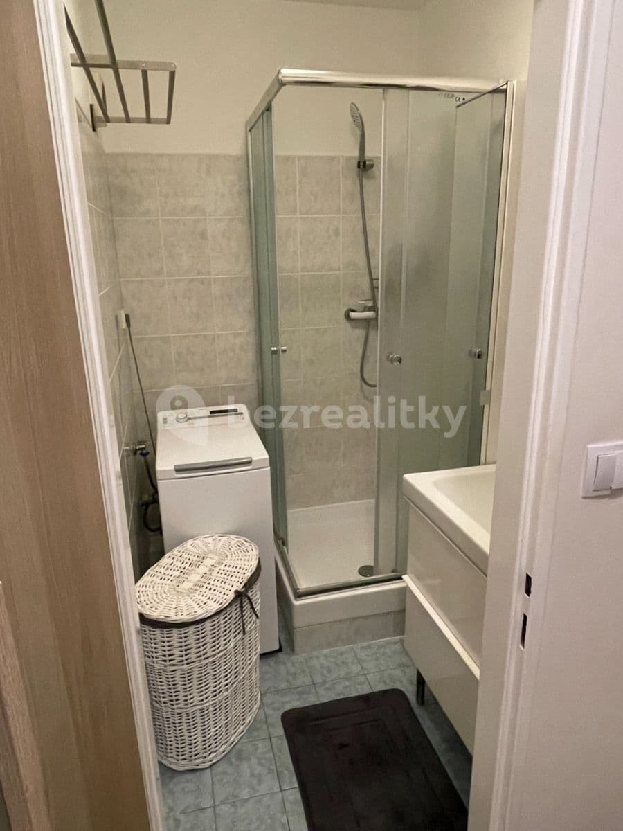 Prenájom bytu 2-izbový 40 m², Štúrova, Praha, Praha Prenájom bytu 2-izbový 40 m², Štúrova, Praha, Praha