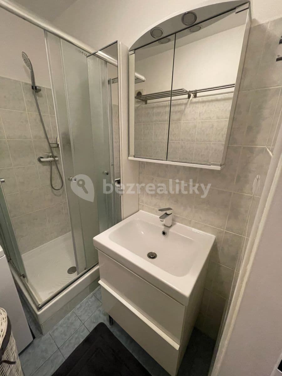 Prenájom bytu 2-izbový 40 m², Štúrova, Praha, Praha Prenájom bytu 2-izbový 40 m², Štúrova, Praha, Praha