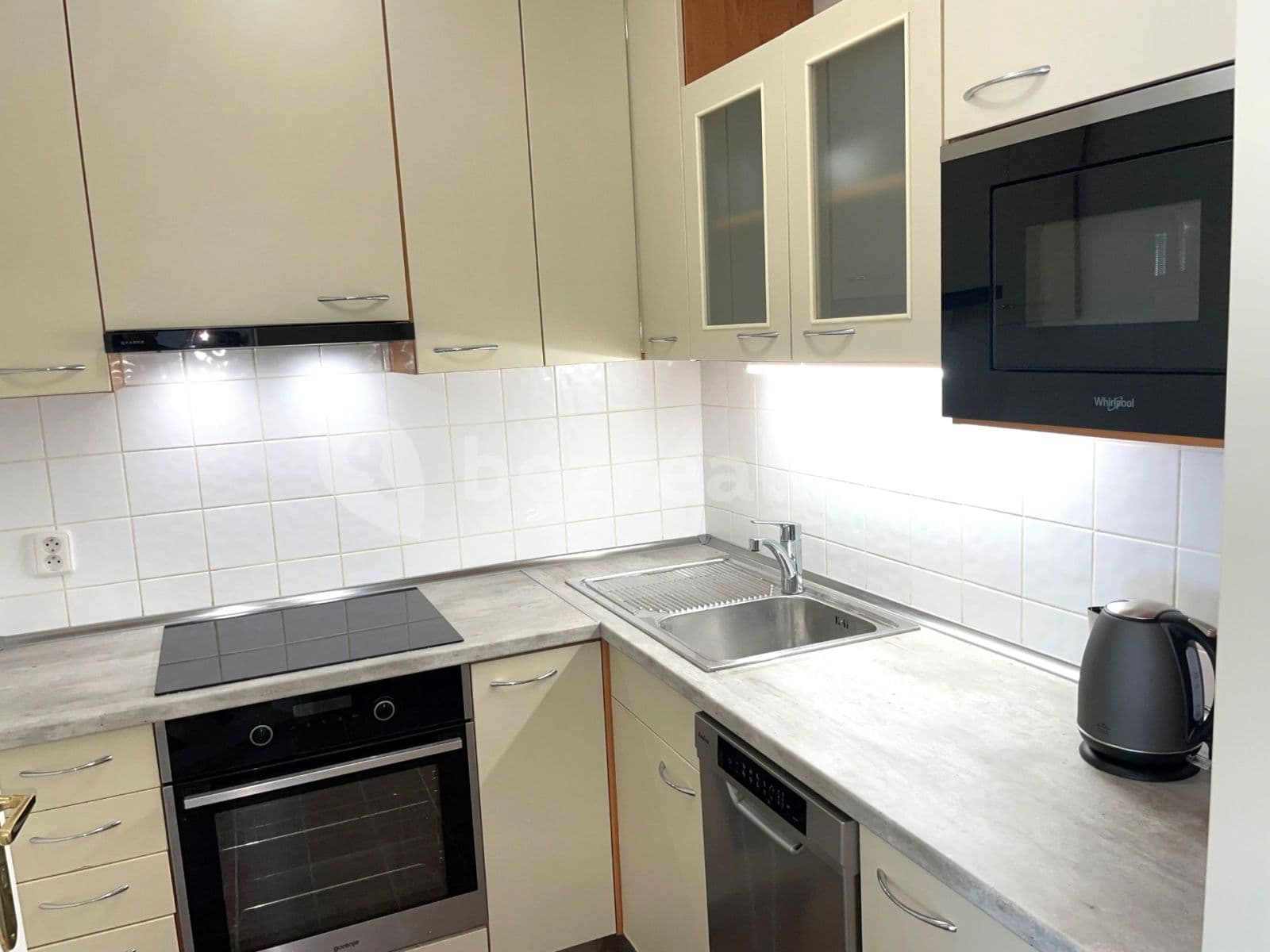 Prenájom bytu 3-izbový 57 m², Havlovská, Praha, Praha Prenájom bytu 3-izbový 57 m², Havlovská, Praha, Praha