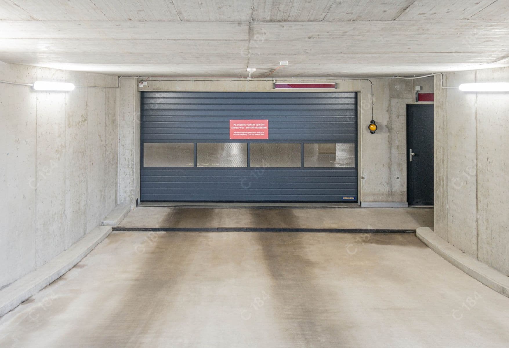 Prenájom garáže 15 m², Čerpadlová, Praha, Praha Prenájom garáže 15 m², Čerpadlová, Praha, Praha