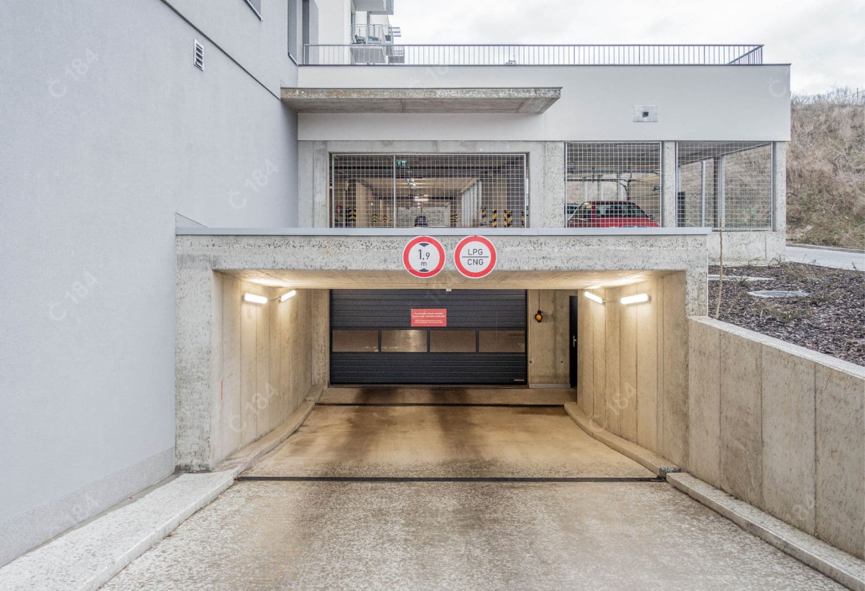 Prenájom garáže 15 m², Čerpadlová, Praha, Praha Prenájom garáže 15 m², Čerpadlová, Praha, Praha