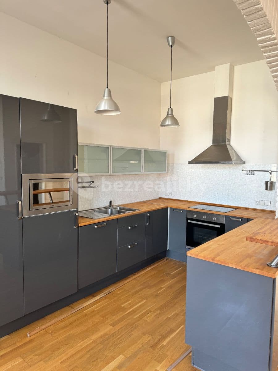 Prenájom bytu 3-izbový 84 m², Revoluční, Krnov, Moravskoslezský kraj Prenájom bytu 3-izbový 84 m², Revoluční, Krnov, Moravskoslezský kraj