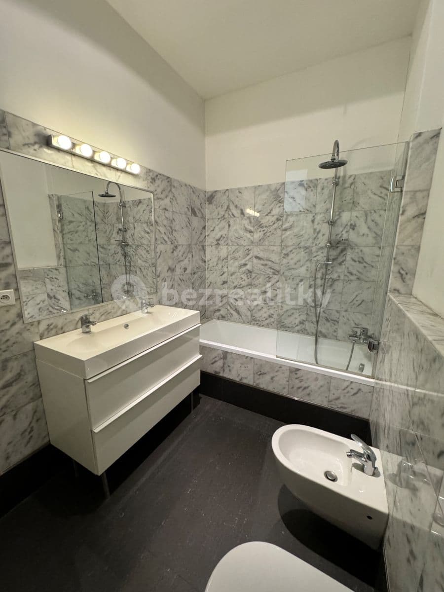 Prenájom bytu 3-izbový 84 m², Revoluční, Krnov, Moravskoslezský kraj Prenájom bytu 3-izbový 84 m², Revoluční, Krnov, Moravskoslezský kraj