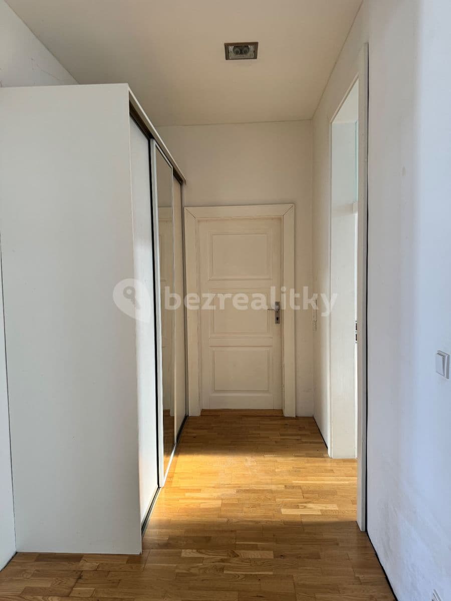 Prenájom bytu 3-izbový 84 m², Revoluční, Krnov, Moravskoslezský kraj Prenájom bytu 3-izbový 84 m², Revoluční, Krnov, Moravskoslezský kraj