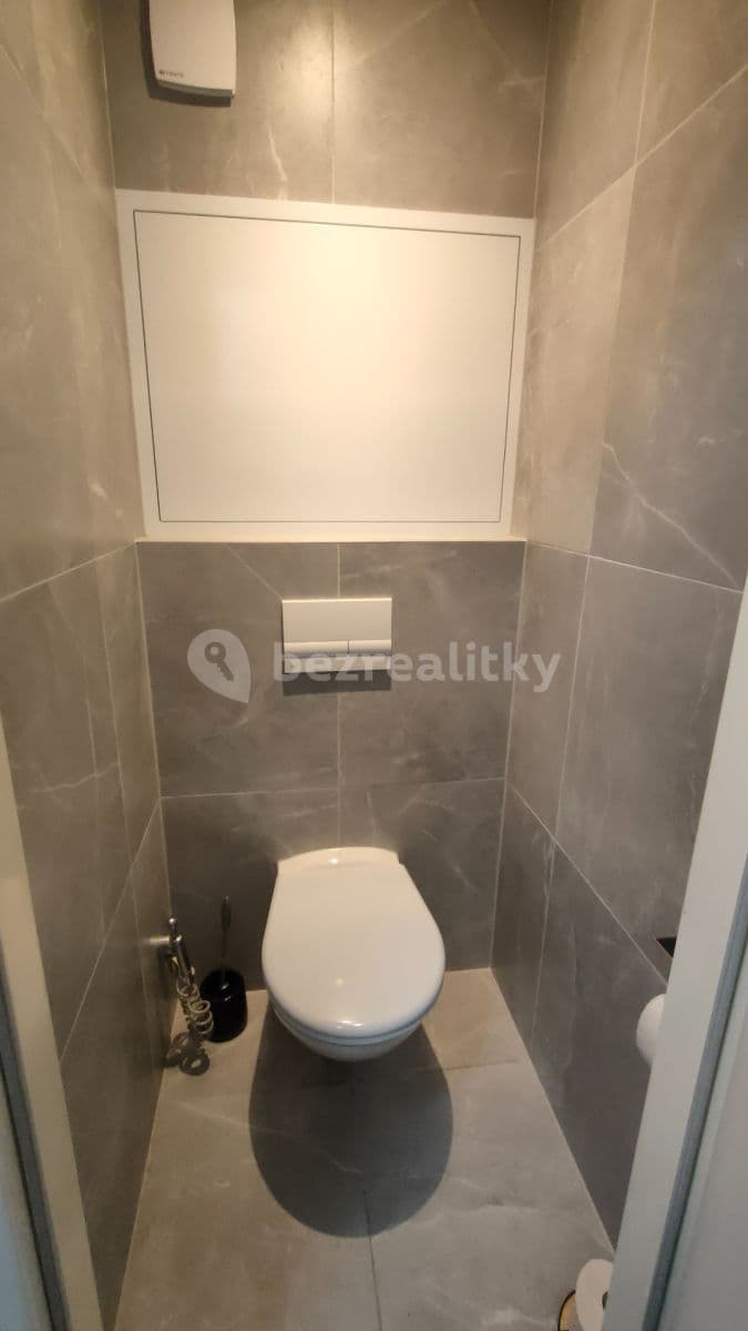 Prenájom bytu 3-izbový 66 m², Jažlovická, Praha, Praha Prenájom bytu 3-izbový 66 m², Jažlovická, Praha, Praha