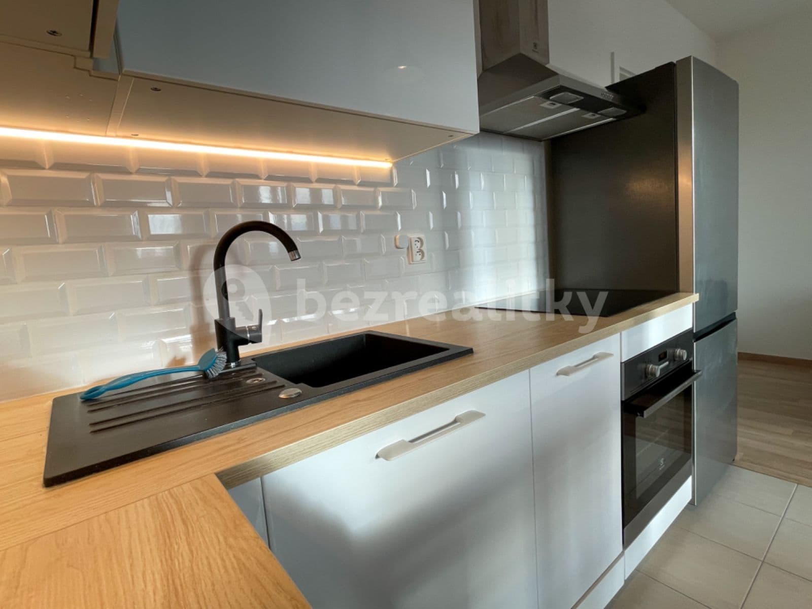 Prenájom bytu 1-izbový 40 m², Olgy Havlové, Praha, Praha Prenájom bytu 1-izbový 40 m², Olgy Havlové, Praha, Praha