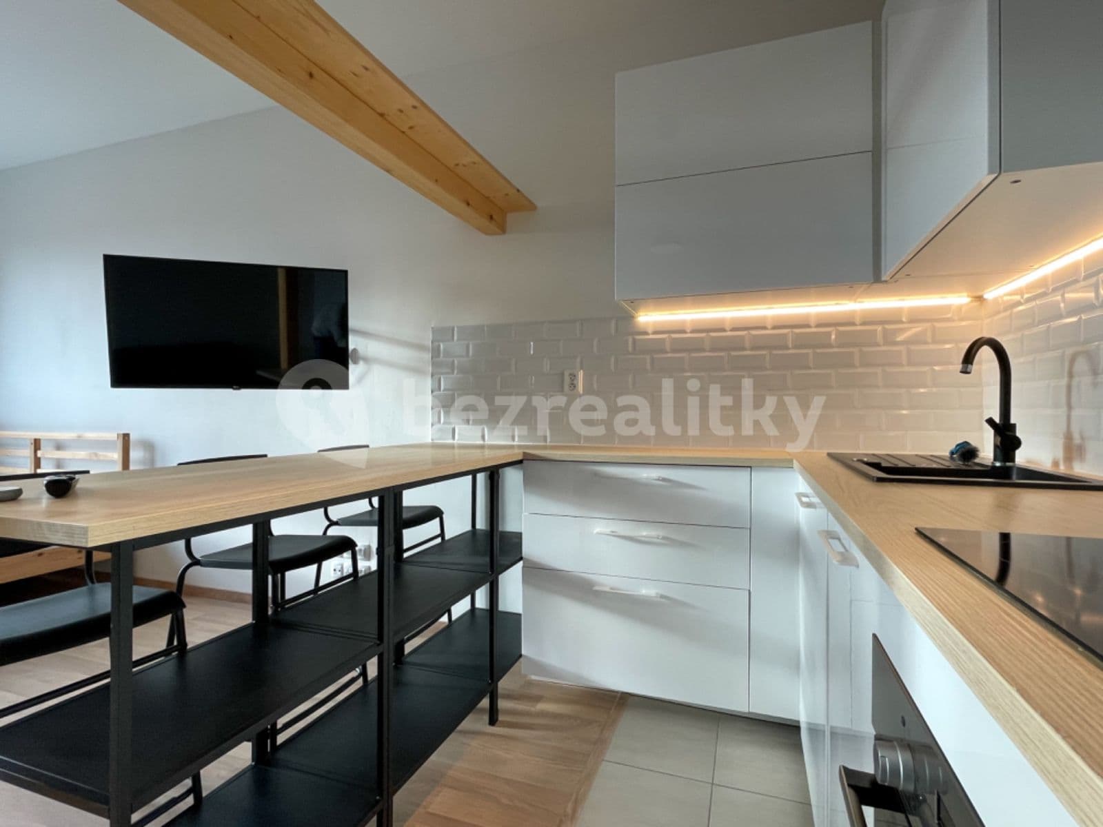 Prenájom bytu 1-izbový 40 m², Olgy Havlové, Praha, Praha Prenájom bytu 1-izbový 40 m², Olgy Havlové, Praha, Praha