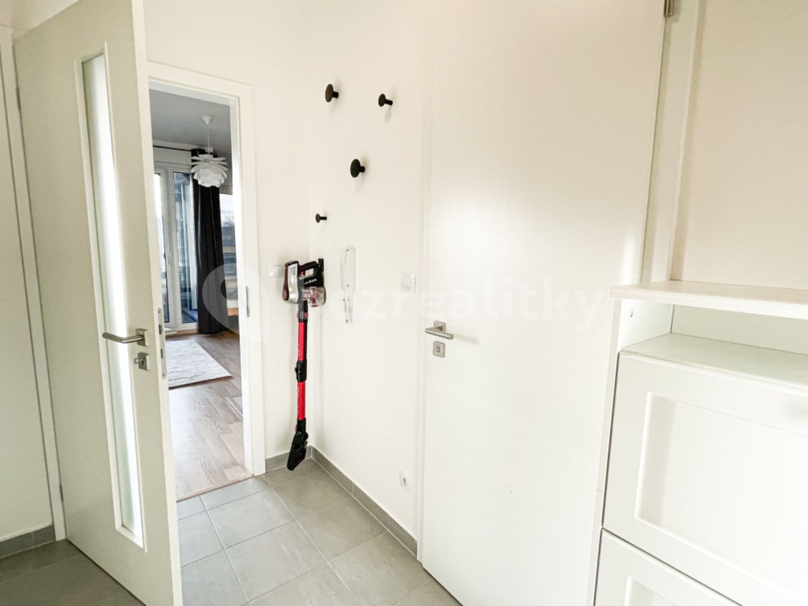 Prenájom bytu 1-izbový 40 m², Olgy Havlové, Praha, Praha Prenájom bytu 1-izbový 40 m², Olgy Havlové, Praha, Praha
