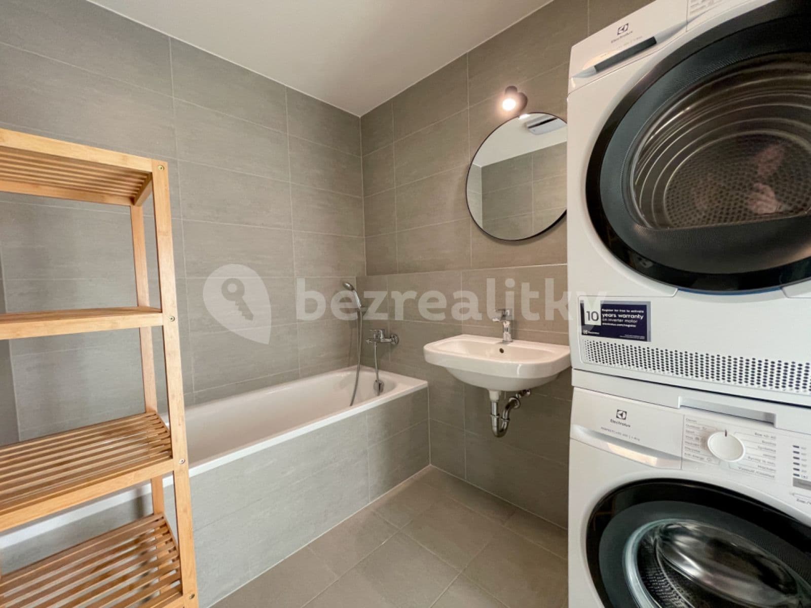 Prenájom bytu 1-izbový 40 m², Olgy Havlové, Praha, Praha Prenájom bytu 1-izbový 40 m², Olgy Havlové, Praha, Praha