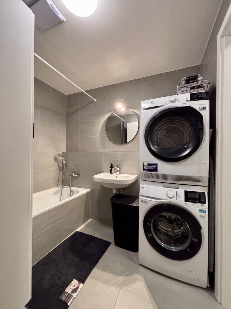 Prenájom bytu 1-izbový 40 m², Olgy Havlové, Praha, Praha Prenájom bytu 1-izbový 40 m², Olgy Havlové, Praha, Praha