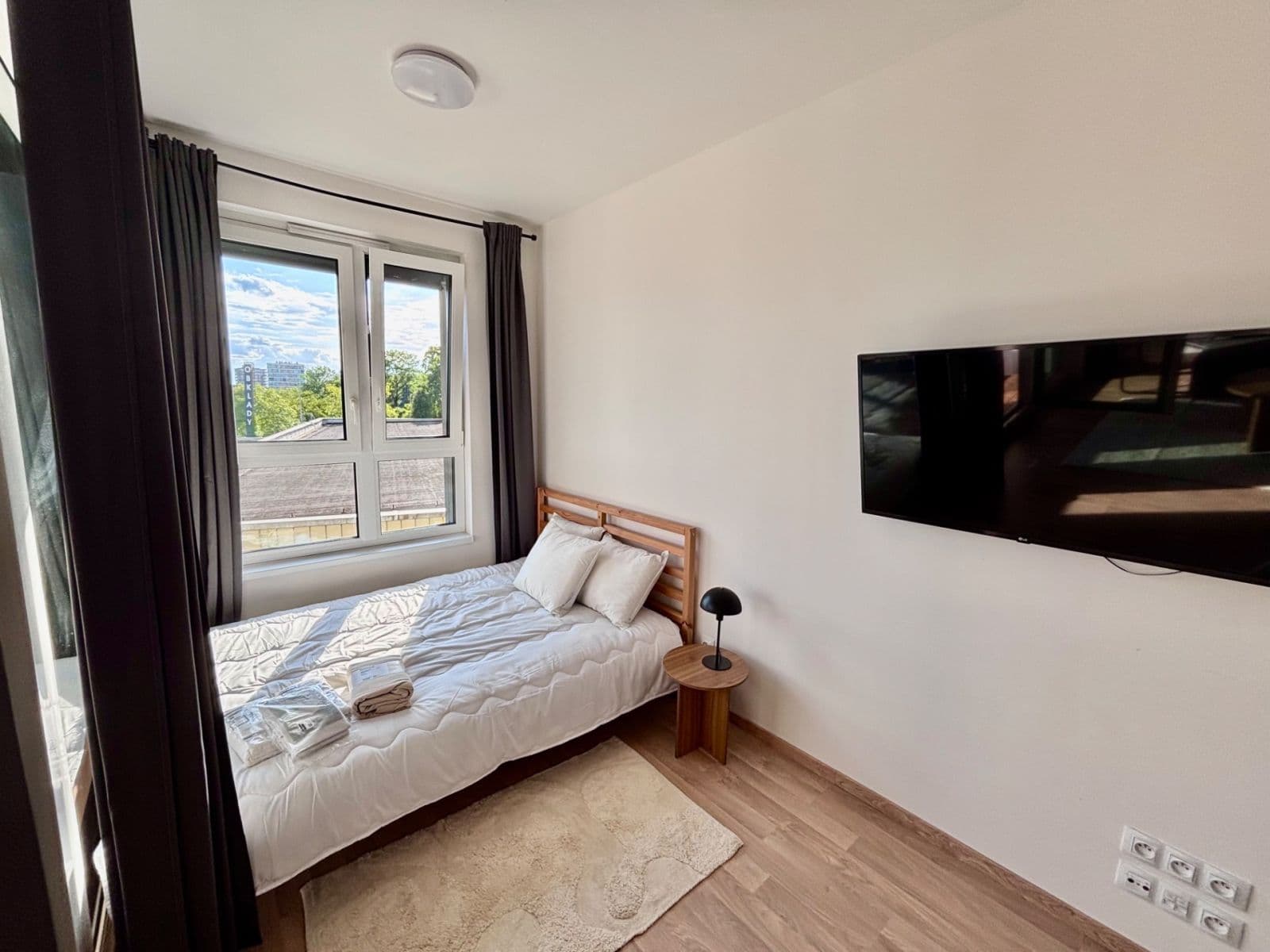 Prenájom bytu 1-izbový 40 m², Olgy Havlové, Praha, Praha Prenájom bytu 1-izbový 40 m², Olgy Havlové, Praha, Praha