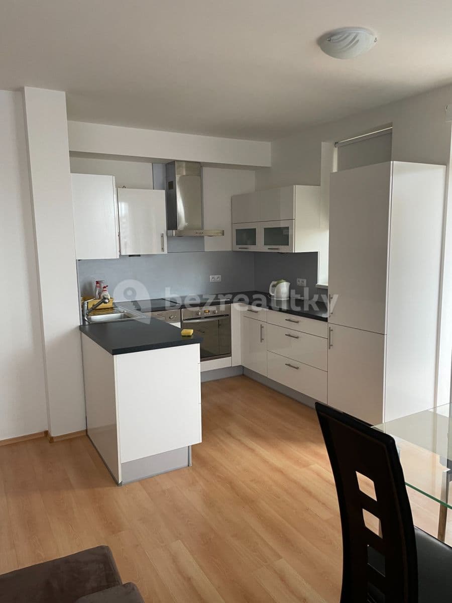 Prenájom bytu 3-izbový 80 m², Kabešova, Praha, Praha Prenájom bytu 3-izbový 80 m², Kabešova, Praha, Praha